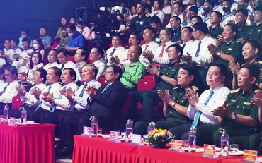 Thủ tướng Phạm Minh Chính và các đại biểu dự chương trình "Khát vọng Đại dương xanh". Ảnh: TRẦN HẢI