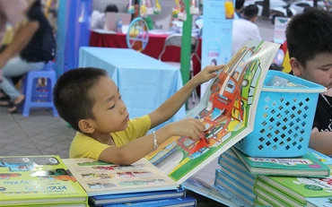 Hội sách Đinh Tị chào mừng Ngày Sách Việt Nam