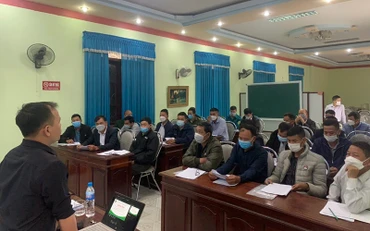 Các chủ rừng là cộng đồng bản tham gia tập huấn.