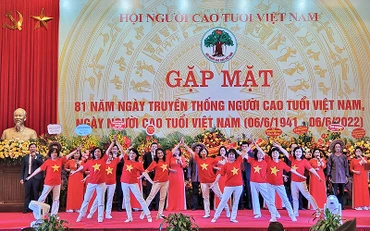 Tiết mục văn nghệ tại chương trình gặp mặt.