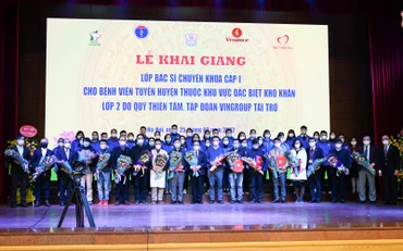 Các giảng viên và các bác sĩ tham gia lớp thứ hai dự án 585 do Quỹ Thiện Tâm tài trợ.