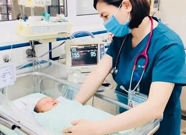 Bé sơ sinh bị bỏ rơi đang hồi phục sức khỏe