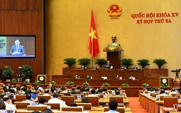 Chủ tịch Quốc hội Vương Đình Huệ phát biểu kết thúc phần chất vấn nhóm vấn đề thuộc lĩnh vực ngân hàng. (Ảnh: KHOA NGUYÊN)