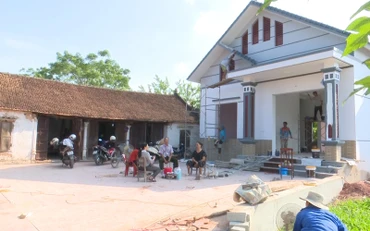 Được sự hỗ trợ của Mặt trận Tổ quốc, Hội Cựu chiến binh, bà con lối xóm, gia đình anh Nguyễn Đăng Chiến ở xóm Nam Hoàng 3, xã Thanh Ninh, huyện Phú Bình (Thái Nguyên) đã hoàn thiện ngôi nhà khang trang.
