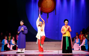 Những làn điệu và trích đoạn chèo truyền thống vẫn vô cùng hấp dẫn. Trong ảnh: Một vở diễn của Nhà hát Chèo Việt Nam. 