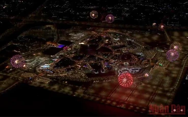 Màn pháo hoa tại Lễ khai mạc World Expo 2020 Dubai. (Ảnh chụp màn hình)