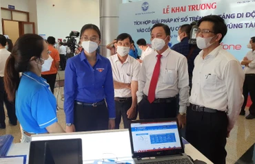 Quang cảnh khai trương tích hợp dịch vụ chứng thực chữ ký số trên nền tảng di động vào cổng dịch vụ công của tỉnh tại Bà Rịa-Vũng Tàu.