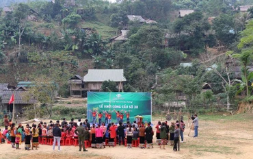 Khởi công cây cầu "nối yêu thương" Xốp Kha