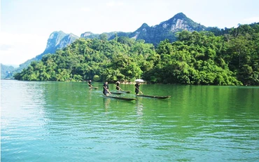 Một góc di sản đặc biệt hồ Ba Bể. Ảnh: CỔNG THÔNG TIN DU LỊCH BA BỂ
