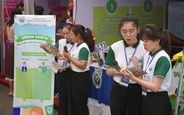 Gian hàng trưng bày của Trường đại học Kinh tế-Kỹ thuật Công nghiệp tại Ngày hội Khởi nghiệp Quốc gia của học sinh, sinh viên.