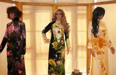 Triển lãm áo dài “Quốc sắc thiên hương”
