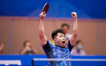 Đức Tuân ăn mừng sau khi giành chiến thắng trước Phakpoom Sanguansin. Ảnh: NGÂN HÀ