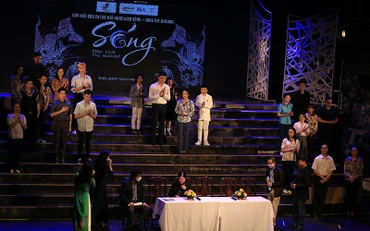 Tại cuộc họp báo ra mắt vở nhạc kịch “Sóng”.