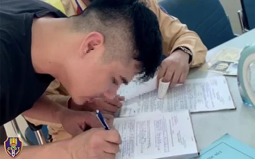 Tài xế L. thừa nhận hành vi vi phạm của mình. (Ảnh: Cục Cảnh sát giao thông)