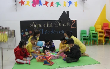 Giáo viên và học sinh Trường mầm non tư thục Hồng Minh, quận Sơn Trà.