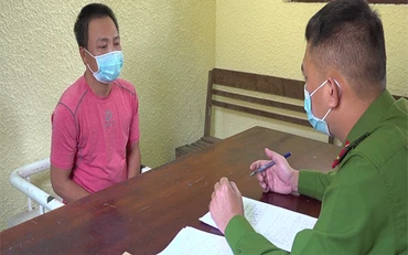 Đối tương Hồ Ngọc Hoan tại cơ quan công an.