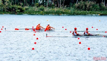 Các trận đấu vòng loại môn Đua thuyền Rowing tại Khu huấn luyện đua thuyền thành phố Hải Phòng sáng 9/5.