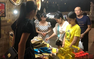 Giới thiệu đặc sản địa phương tại một hội chợ. (Ảnh minh họa)