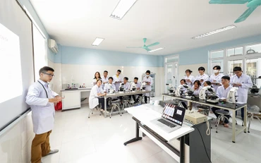 Hoạt động đào tạo của Đại học Quốc gia Hà Nội.