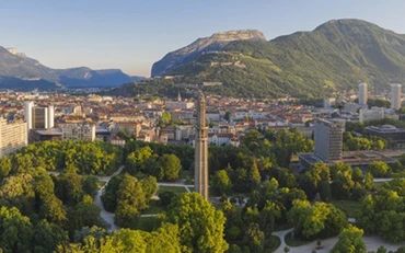 Một góc thành phố Grenoble của Pháp. (Nguồn: Grenoble-tourisme.com/TTXVN)
