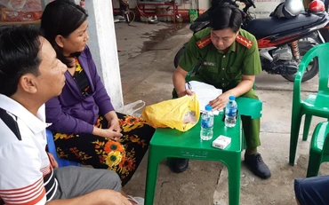 Các nạn nhân trình báo với sự việc với lực lượng công an.
