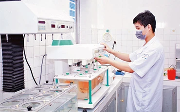 Hoạt động nghiên cứu tại Công ty cổ phần Dược Hà Tĩnh.