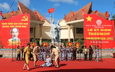 Trình diễn văn nghệ, sân khấu hoá Cuộc đấu tranh Lưu huyết tại buổi lễ.