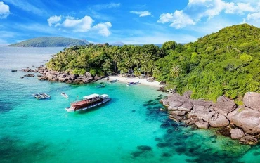 Phát triển Côn Đảo trở thành khu du lịch sinh thái biển đảo và văn hóa-lịch sử-tâm linh chất lượng cao, đặc sắc tầm cỡ khu vực và quốc tế. (Ảnh: VGP)