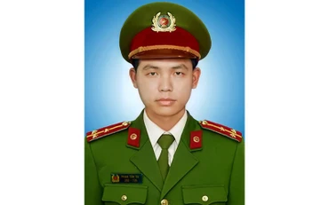 Đại úy Phan Tấn Tài được truy tặng Huân chương Chiến công hạng Nhì. (Ảnh mang quân hàm Thượng úy trước khi hy sinh)