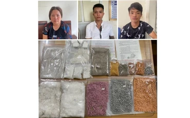 Đối tượng Trần Thị Thanh Nga cùng đồng bọn và số ma túy bị thu giữ.
