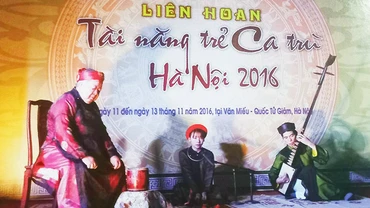 CLB ca trù Ngãi Cầu tham gia Liên hoan tài năng trẻ ca trù Hà Nội năm 2016. Ảnh tư liệu