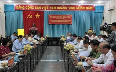 Toàn cảnh buổi làm việc.