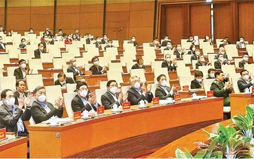 Các đồng chí lãnh đạo Đảng, Nhà nước dự Hội nghị cán bộ toàn quốc quán triệt, triển khai Kết luận và Quy định của Ban Chấp hành Trung ương về công tác xây dựng, chỉnh đốn Đảng. Ảnh: MỸ HÀ