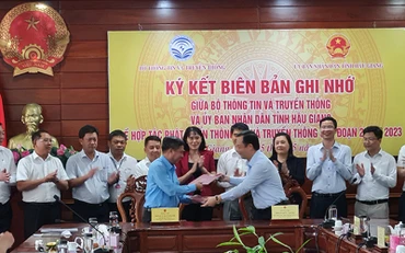 Ký kết hợp tác về phát triển thông tin và truyền thông.