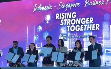 Đại diện WTC Thành phố mới Bình Dương ký thỏa thuận hợp tác thúc đẩy giao thương và phát triển lĩnh vực logistics với dự án Andalin Trade tại “Diễn đàn Doanh nghiệp Indonesia-Singapore”.