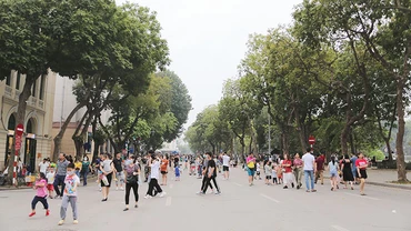 Phố đi bộ vẫn náo nhiệt nhưng đang thiếu điểm nhấn từ các sự kiện văn hóa, nghệ thuật mới lạ.