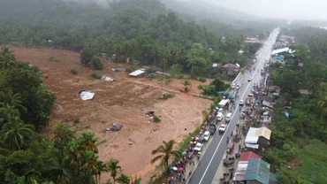Bão Megi gây sạt lở tại TP Baybay, tỉnh Leyte, Philippines. (Ảnh: Reuters)