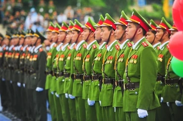 Lực lượng Công an nhân dân luôn phấn đấu hết mình vì cuộc sống bình yên, hạnh phúc của nhân dân. (Ảnh: TTXVN)
