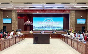 Các chuyên gia, nhà nghiên cứu, văn nghệ sĩ góp ý kiến vào việc phát triển công nghiệp văn hóa trên địa bàn Hà Nội.