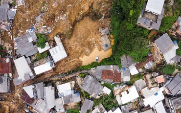 Toàn cảnh hiện trường vụ sạt lở tại khu vực Morro da Oficina, thành phố Petropolis, ngày 16/2. (Ảnh: Reuters)