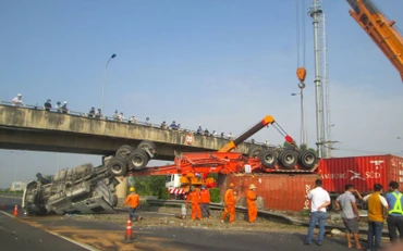 Hiện trường vụ tai nạn giao thông sáng 19/4.