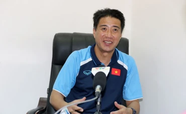 Ông Yusuke Adachi từng tham gia đào tạo rất nhiều các khóa đào tạo HLV tại châu Á, trong đó có Việt Nam. (Ảnh: VFF)