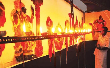 Hậu trường của sân khấu rối bóng.
