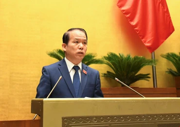 Ủy viên Ủy ban Thường vụ Quốc hội, Chủ nhiệm Ủy ban Pháp luật của Quốc hội Hoàng Thanh Tùng trình bày Tờ trình về dự kiến Chương trình xây dựng luật, pháp lệnh năm 2022, điều chỉnh Chương trình xây dựng luật, pháp lệnh năm 2021.
