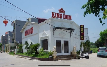 Tháng 5/2021, quán karaoke KINGDOM ở xã Bình Minh, huyện Bình Giang bị xử lý do hoạt động trái phép giữa dịch bệnh Covid-19.