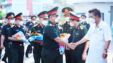Bác sĩ, điều dưỡng lên đường đến huyện đảo Trường Sa