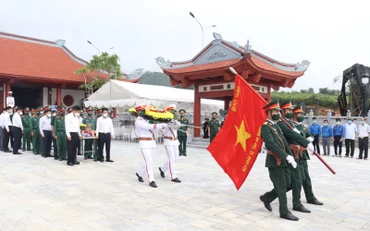 Lễ truy điệu và an táng hài cốt liệt sĩ tại Nghĩa trang liệt sĩ Quốc gia Vị Xuyên.