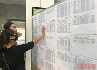 Tại đợt thi tuyển viên chức ngành giáo dục tại Hà Nội. Ảnh: DUY LINH