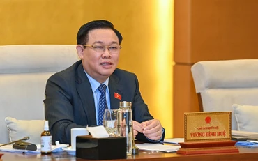 Chủ tịch Quốc hội Vương Đình Huệ phát biểu cho ý kiến vào nội dung phiên họp. (Ảnh: Duy Linh)