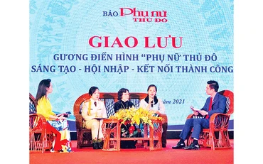 Các đại biểu giao lưu tại chương trình.